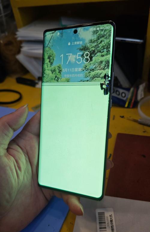 荣耀20屏幕损坏如何自行更换？更换过程复杂吗？