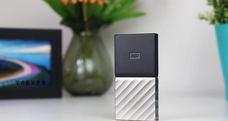 小皮包移动硬盘使用方法是什么？如何连接电脑？