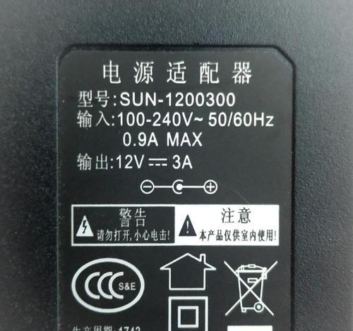 电脑插拔电源就闪屏怎么回事？电源连接问题导致的屏幕闪烁如何解决？