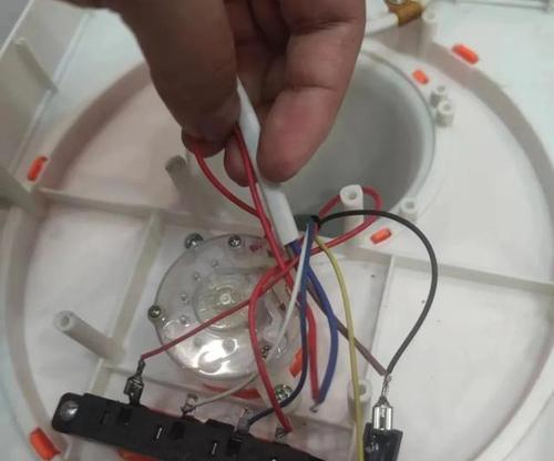 电风扇正反转按键操作是什么？
