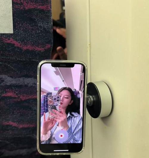 如何调整手机支架与身体的比例？