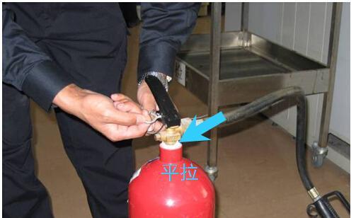 山马车充电器使用方法图解？使用中应注意什么？
